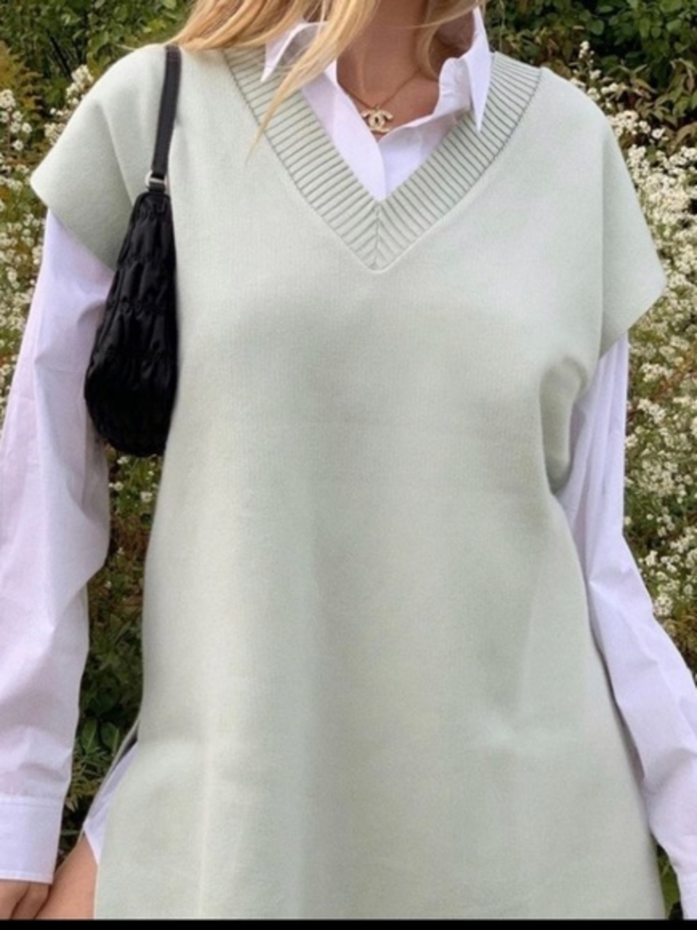 ZARA Women V-Neck Knit Vest in pastel Green Medium